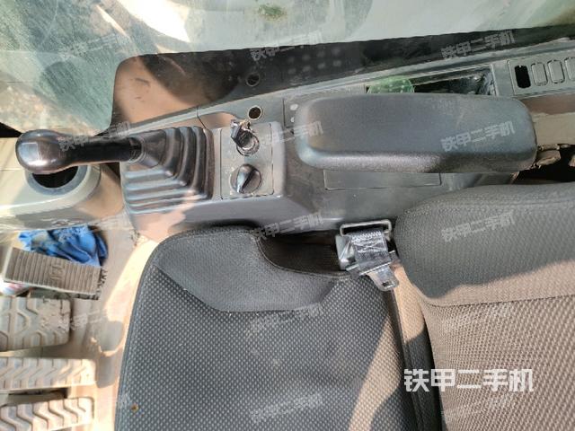 座椅右側(cè)控制臺(tái)/鑰匙門/油門/含右手柄(駕駛室部分) 座椅右側(cè)控制臺(tái)/鑰匙門/油門/含右手柄(駕駛室部分)