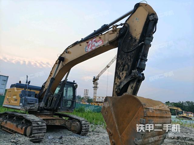 右后45(整機(jī)外觀) 右后45(整機(jī)外觀)
