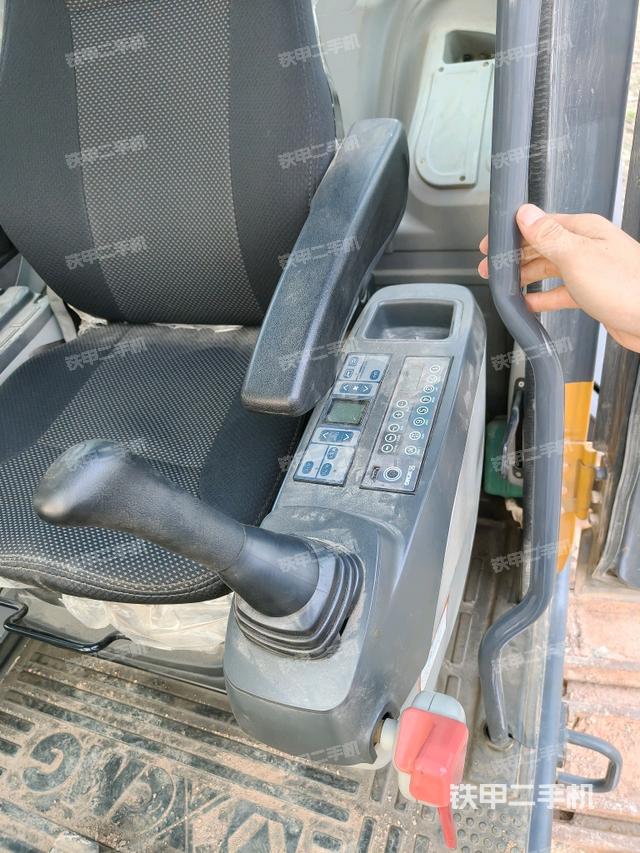 座椅后部(驾驶室部分) 座椅后部(驾驶室部分)