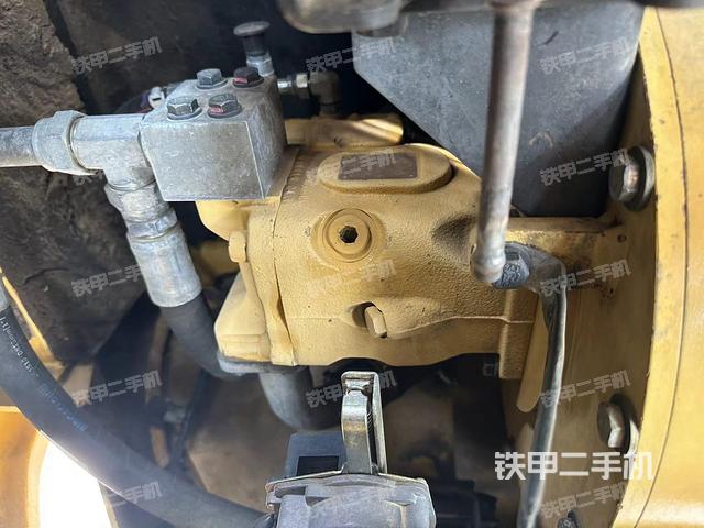 液壓泵艙室正面整體(整機(jī)外觀) 液壓泵艙室正面整體(整機(jī)外觀)