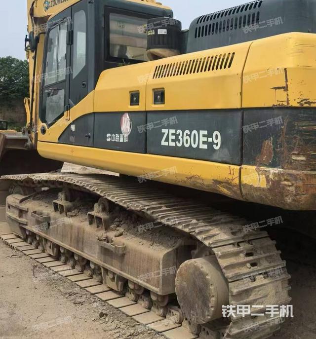 駕駛室頂部(整機(jī)外觀) 駕駛室頂部(整機(jī)外觀)