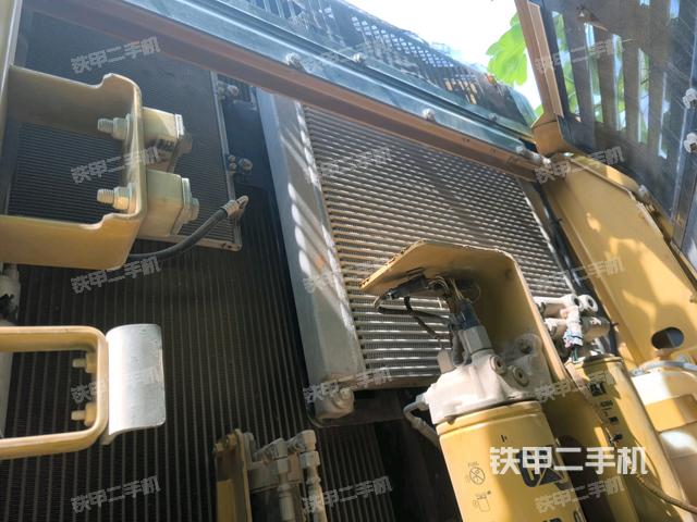 散熱器正面(大件艙室) 散熱器正面(大件艙室)
