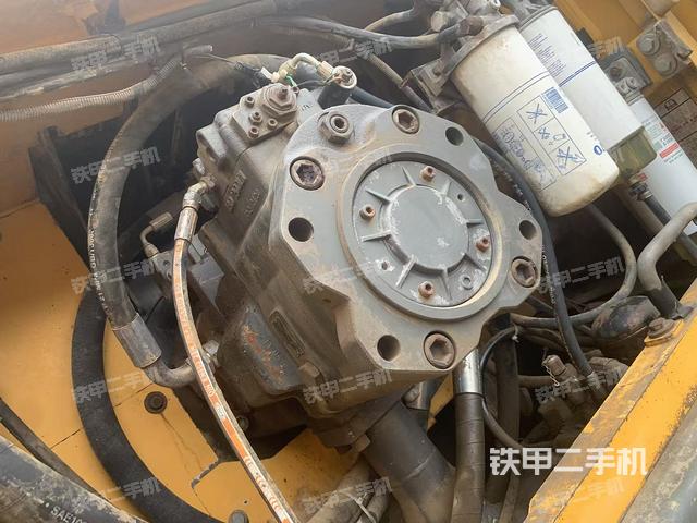 液壓泵艙室正面整體(整機(jī)外觀) 液壓泵艙室正面整體(整機(jī)外觀)