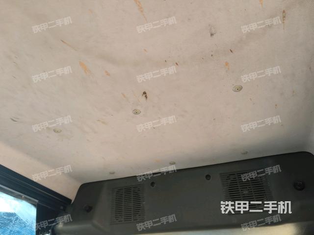 駕駛室頂部(整機(jī)外觀) 駕駛室頂部(整機(jī)外觀)