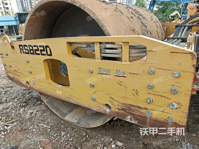 前輪右側(cè)減震塊連接及部件（壓路機前后車架）