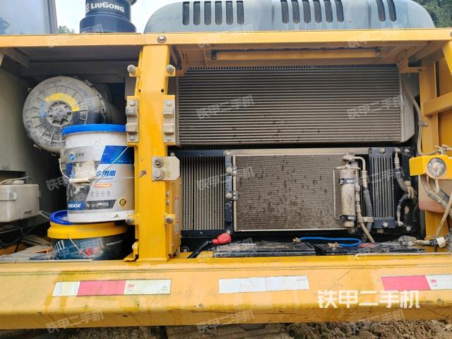 散熱器正面(大件艙室) 散熱器正面(大件艙室)