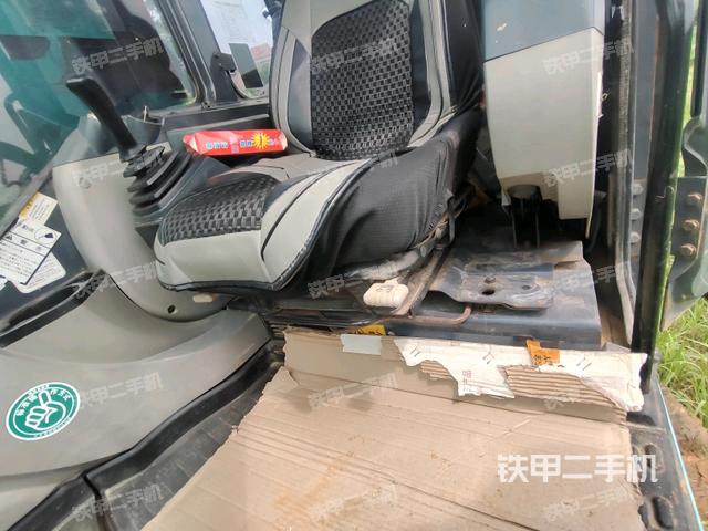 座椅后部(驾驶室部分) 座椅后部(驾驶室部分)