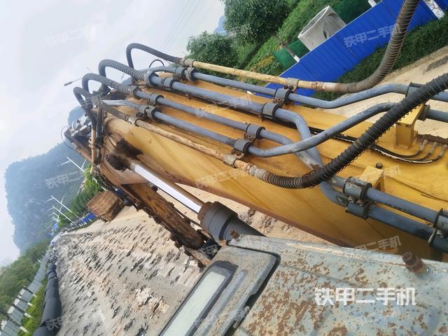 大臂背部俯視(工作和回轉(zhuǎn)裝置) 大臂背部俯視(工作和回轉(zhuǎn)裝置)