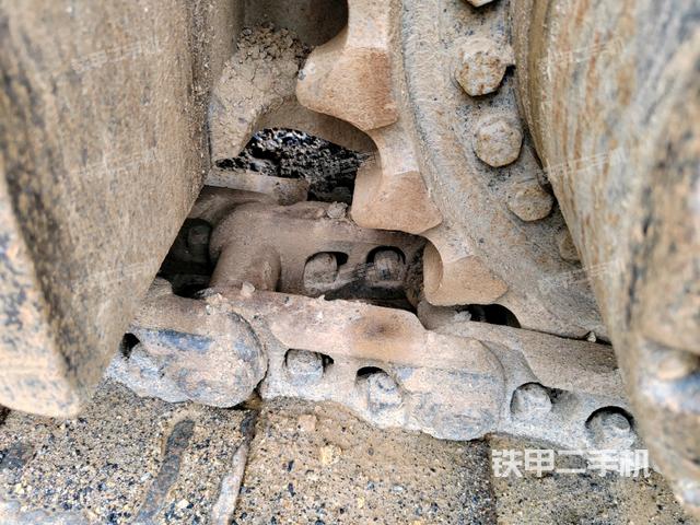 右側(cè)履帶整體(行走機(jī)構(gòu)) 右側(cè)履帶整體(行走機(jī)構(gòu))