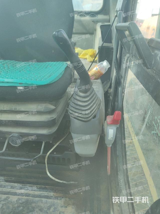 座椅左側(cè)控制臺(tái)/音響/含左手柄(駕駛室部分) 座椅左側(cè)控制臺(tái)/音響/含左手柄(駕駛室部分)