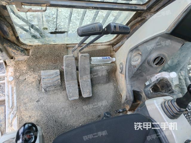 座椅右側(cè)控制臺/鑰匙門/油門/含右手柄(駕駛室部分) 座椅右側(cè)控制臺/鑰匙門/油門/含右手柄(駕駛室部分)