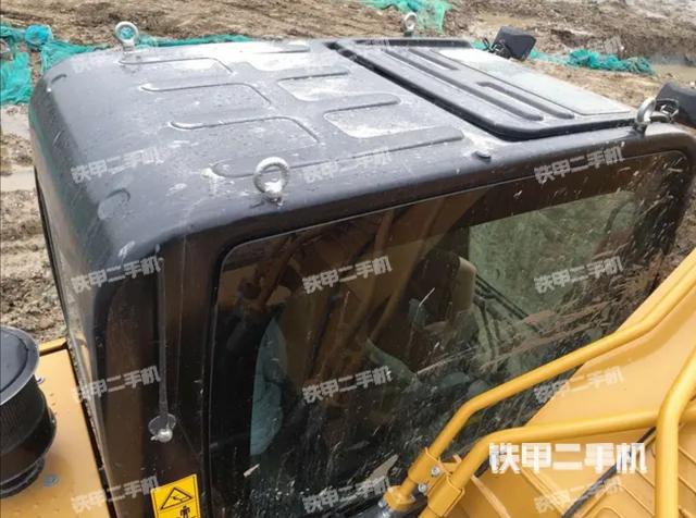 驾驶室顶部（整机外观）