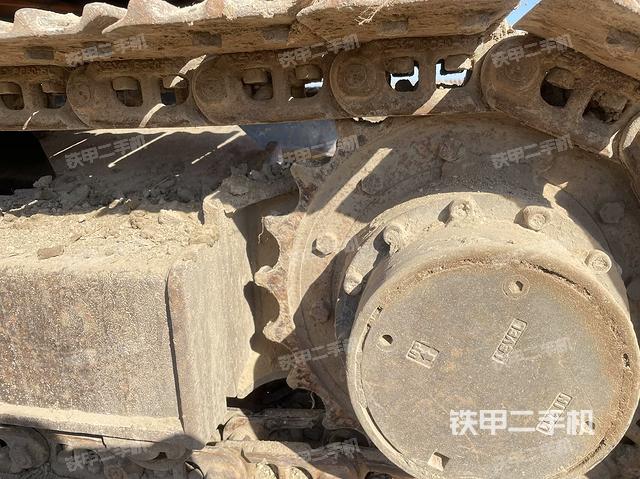 單側(cè)履帶整體(整機外觀) 單側(cè)履帶整體(整機外觀)