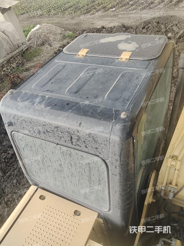 驾驶室顶部（整机外观）