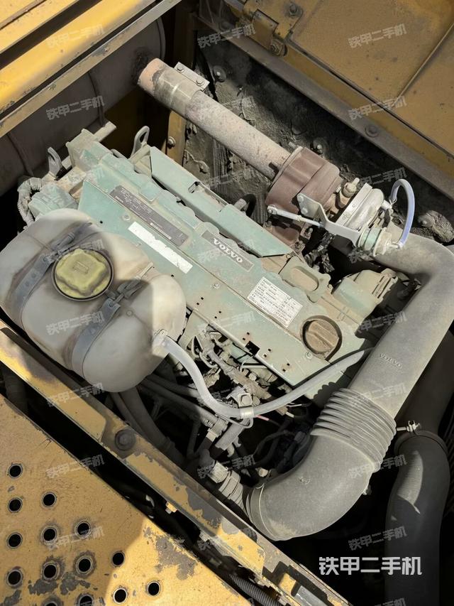 發(fā)動(dòng)機(jī)整體俯視(整機(jī)外觀) 發(fā)動(dòng)機(jī)整體俯視(整機(jī)外觀)