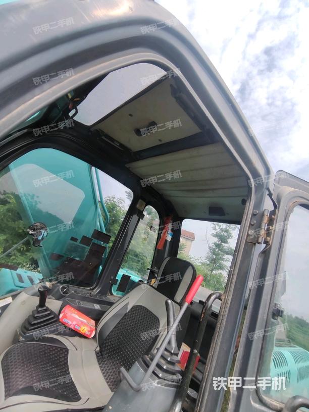 顶棚整体(驾驶室部分) 顶棚整体(驾驶室部分)