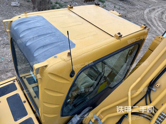 駕駛室頂部(整機外觀) 駕駛室頂部(整機外觀)