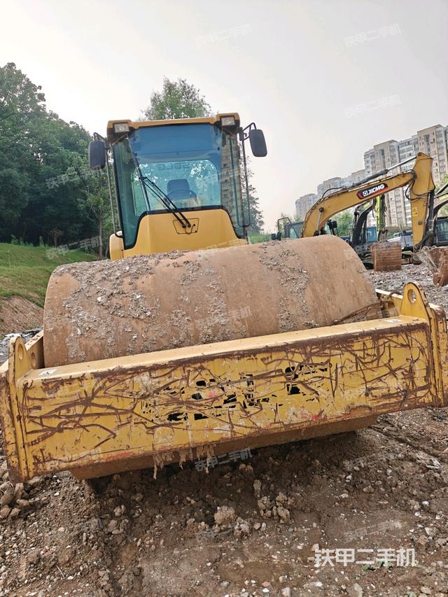 右前45°（壓路機整機外觀）