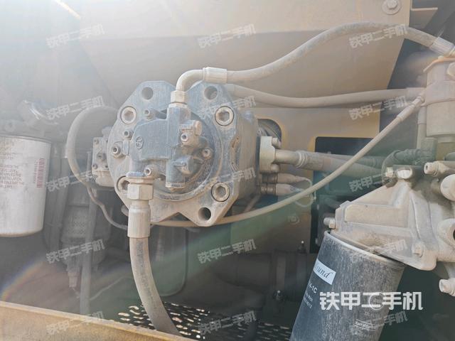 液壓泵斜45?右(大件艙室) 液壓泵斜45?右(大件艙室)