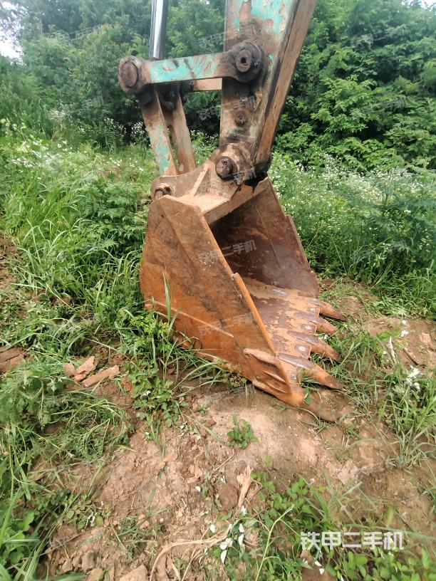 铲斗右后整体(工作和回转装置) 铲斗右后整体(工作和回转装置)