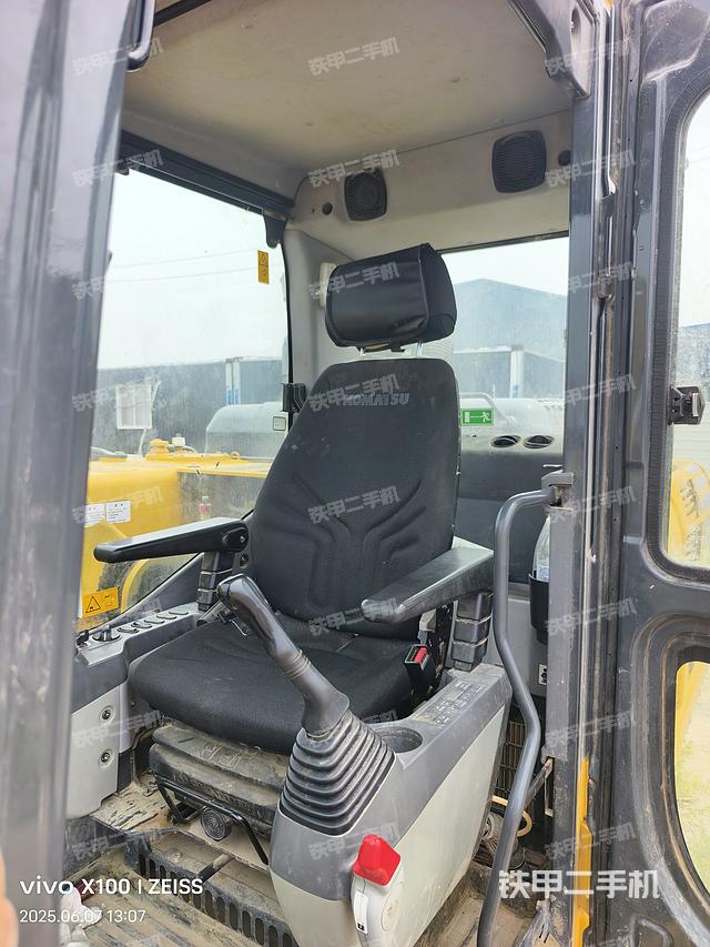 驾驶室整体(整机外观) 驾驶室整体(整机外观)