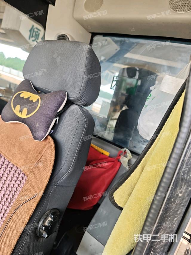 座椅左側(cè)控制臺/音響/含左手柄(駕駛室部分) 座椅左側(cè)控制臺/音響/含左手柄(駕駛室部分)