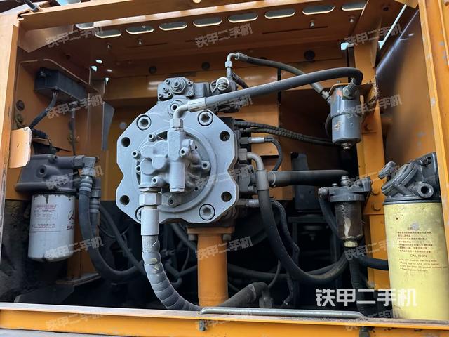 液压泵舱室正面整体(整机外观) 液压泵舱室正面整体(整机外观)