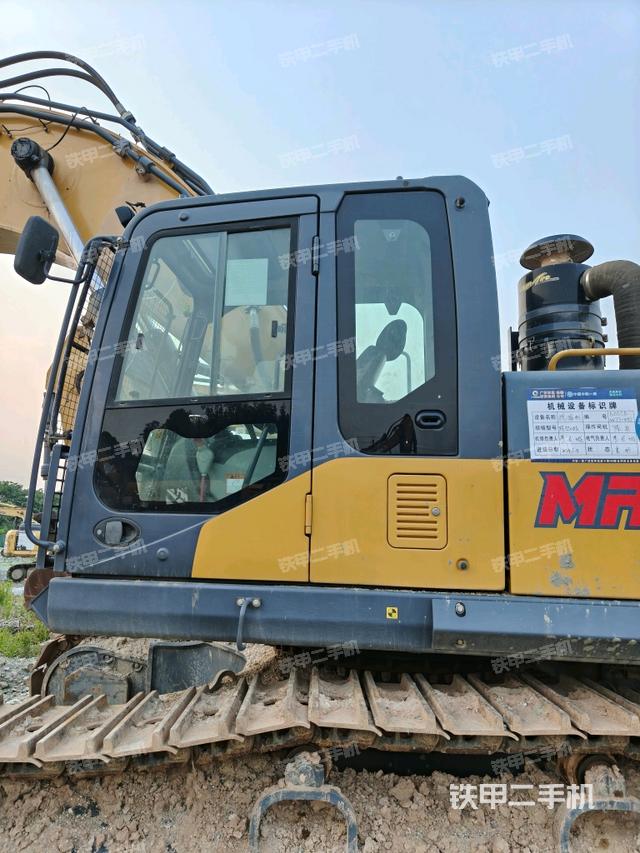 显示屏 (驾驶室部分) 显示屏 (驾驶室部分)