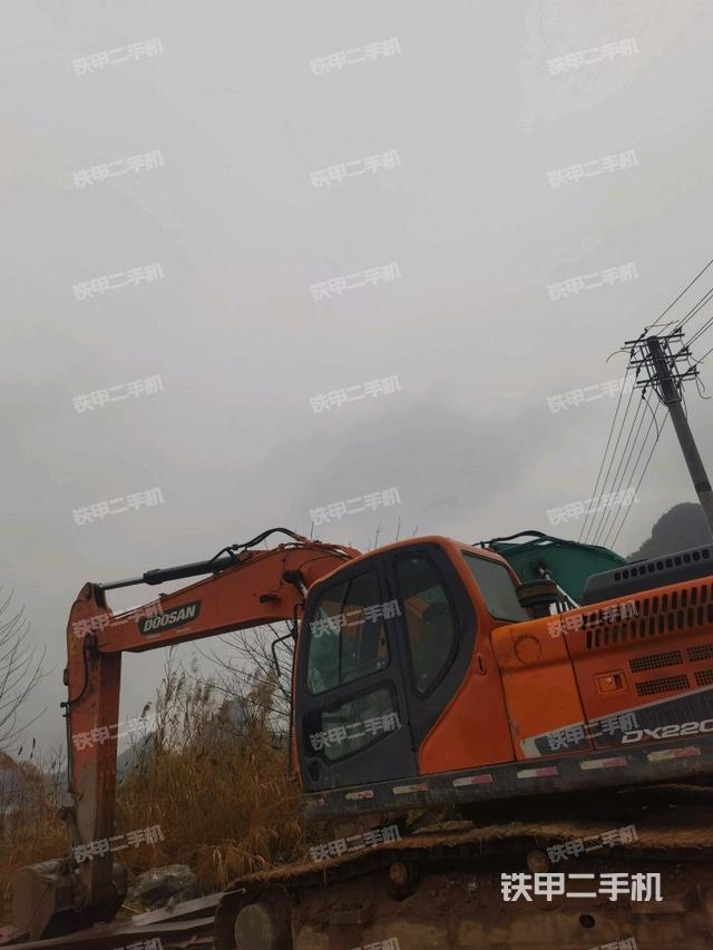 斗山DX220LC-9C挖掘機(jī)