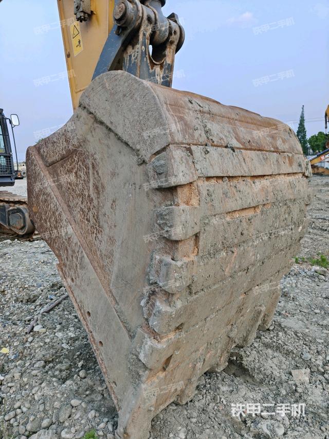 小臂整体左后(工作和回转装置) 小臂整体左后(工作和回转装置)