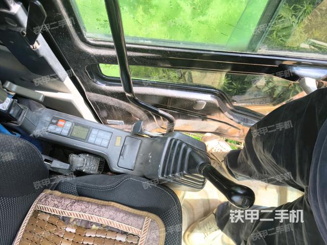 右側(cè)玻璃角標(biāo)(駕駛室部分) 右側(cè)玻璃角標(biāo)(駕駛室部分)