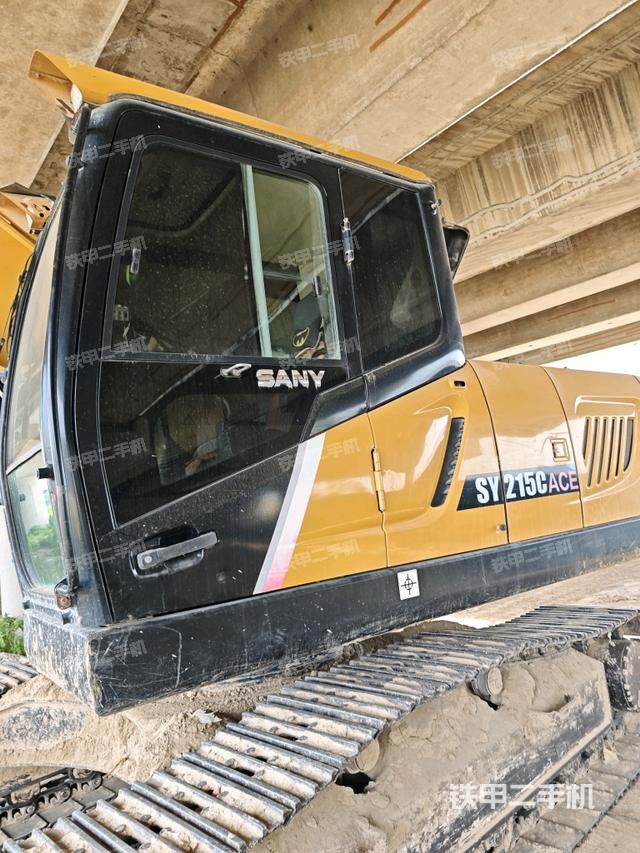 后窗玻璃角標(駕駛室部分) 后窗玻璃角標(駕駛室部分)