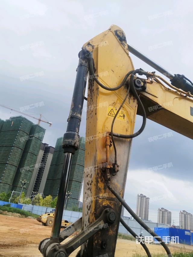 轉(zhuǎn)盤和下車架正前(工作和回轉(zhuǎn)裝置) 轉(zhuǎn)盤和下車架正前(工作和回轉(zhuǎn)裝置)
