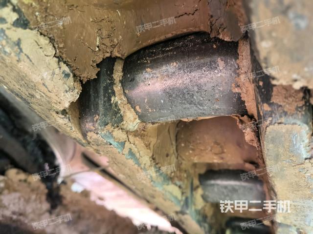 右側(cè)履帶整體(行走機(jī)構(gòu)) 右側(cè)履帶整體(行走機(jī)構(gòu))