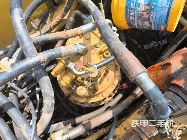 氣門室蓋螺絲特寫(上車部件) 氣門室蓋螺絲特寫(上車部件)