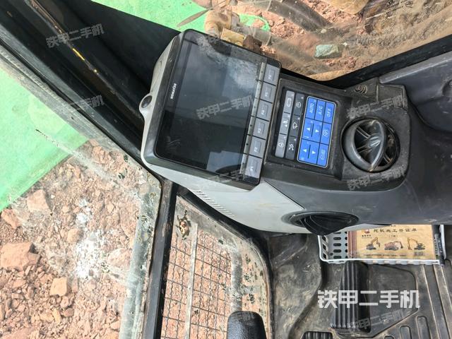 右側(cè)玻璃角標(biāo)(駕駛室部分) 右側(cè)玻璃角標(biāo)(駕駛室部分)