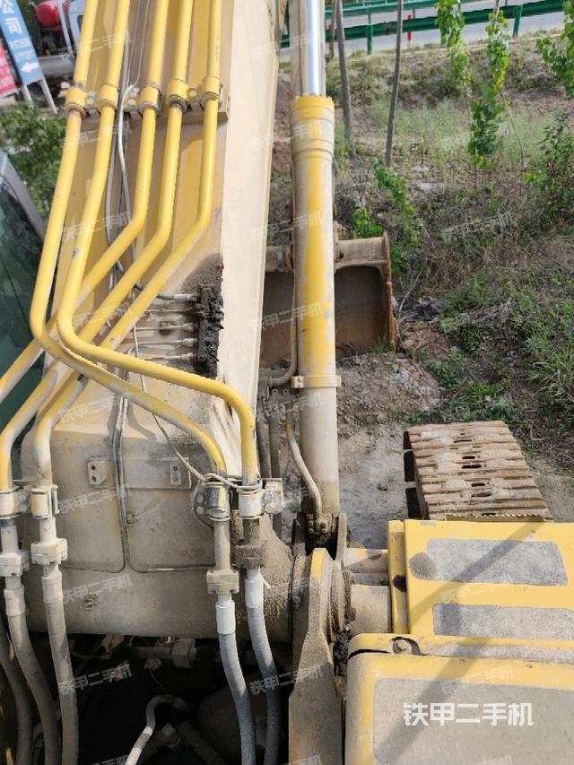 大臂背部俯視(工作和回轉(zhuǎn)裝置) 大臂背部俯視(工作和回轉(zhuǎn)裝置)