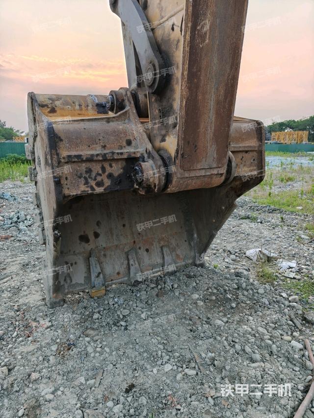 大臂整体 右侧(工作和回转装置) 大臂整体 右侧(工作和回转装置)