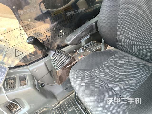 座椅右側控制臺/鑰匙門/油門/含右手柄(駕駛室部分) 座椅右側控制臺/鑰匙門/油門/含右手柄(駕駛室部分)