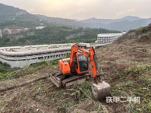 整機(jī)右后45°(整機(jī)外觀) 整機(jī)右后45°(整機(jī)外觀)
