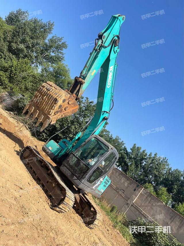 神鋼SK140LC-8挖掘機