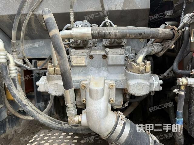 液壓泵斜45?左(大件艙室) 液壓泵斜45?左(大件艙室)