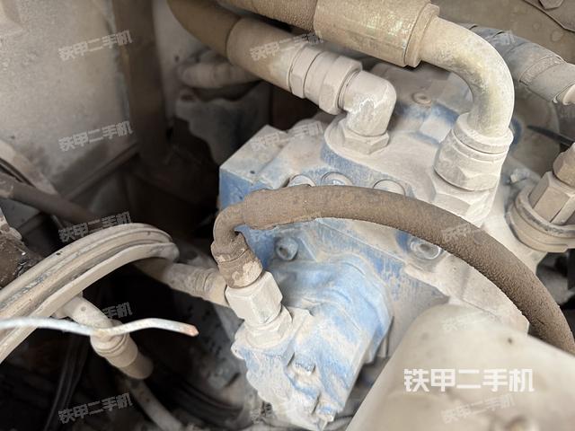 液壓泵艙室正面整體(整機(jī)外觀) 液壓泵艙室正面整體(整機(jī)外觀)