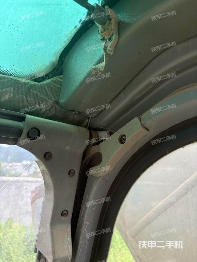 駕駛室左前45度(駕駛室部分) 駕駛室左前45度(駕駛室部分)