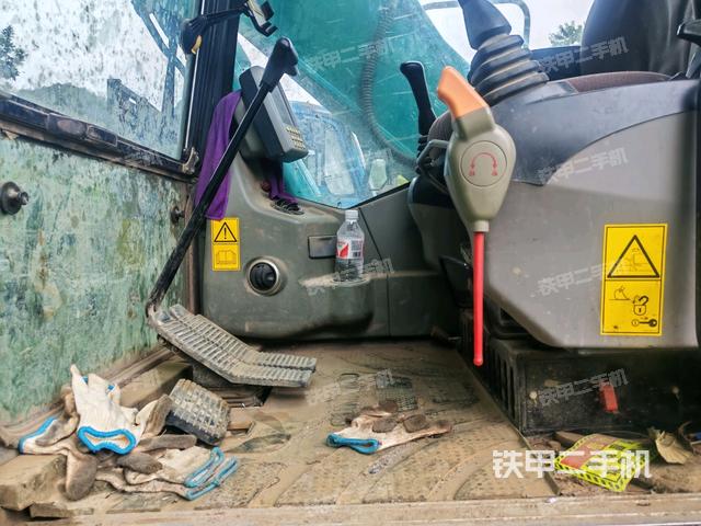 駕駛室左后45度(駕駛室部分) 駕駛室左后45度(駕駛室部分)