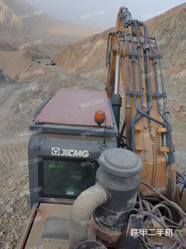 驾驶室顶部(整机外观) 驾驶室顶部(整机外观)