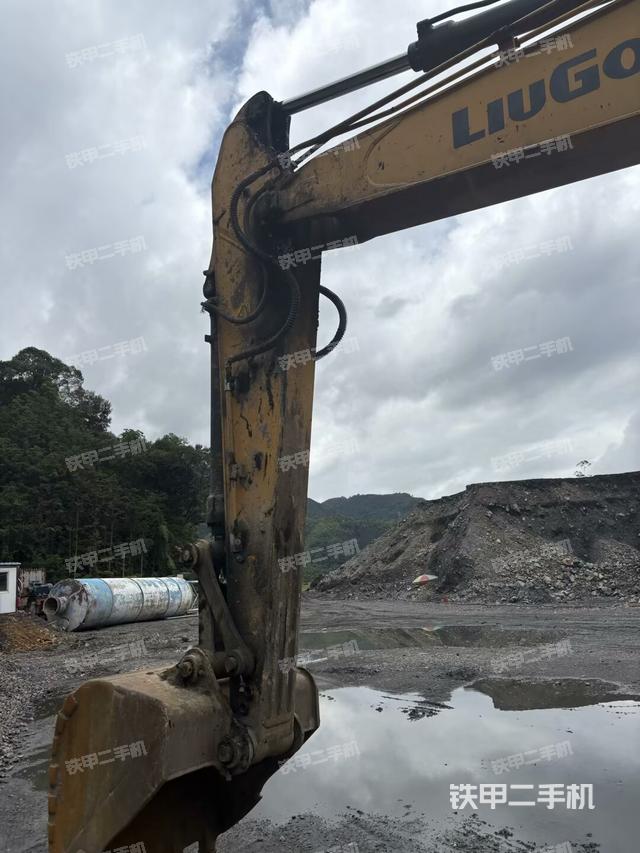大臂整體?右側(工作和回轉裝置) 大臂整體?右側(工作和回轉裝置)