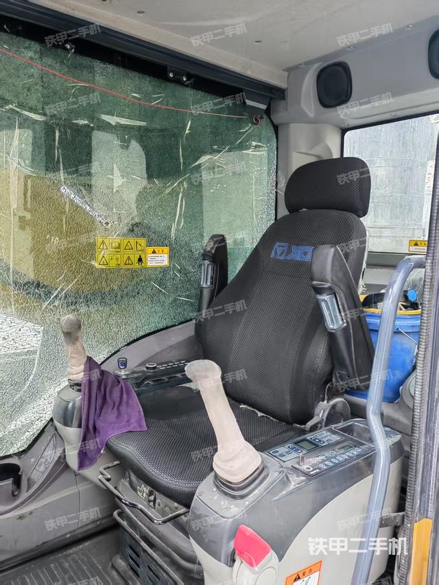 驾驶室整体(整机外观) 驾驶室整体(整机外观)