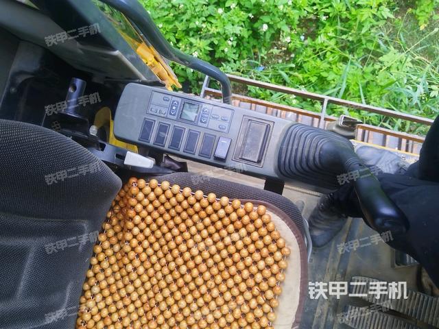 座椅右側(cè)控制臺(tái)/鑰匙門/油門/含右手柄(駕駛室部分) 座椅右側(cè)控制臺(tái)/鑰匙門/油門/含右手柄(駕駛室部分)