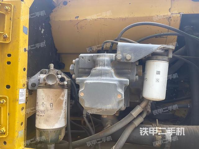 液壓泵艙室正面整體(整機(jī)外觀) 液壓泵艙室正面整體(整機(jī)外觀)